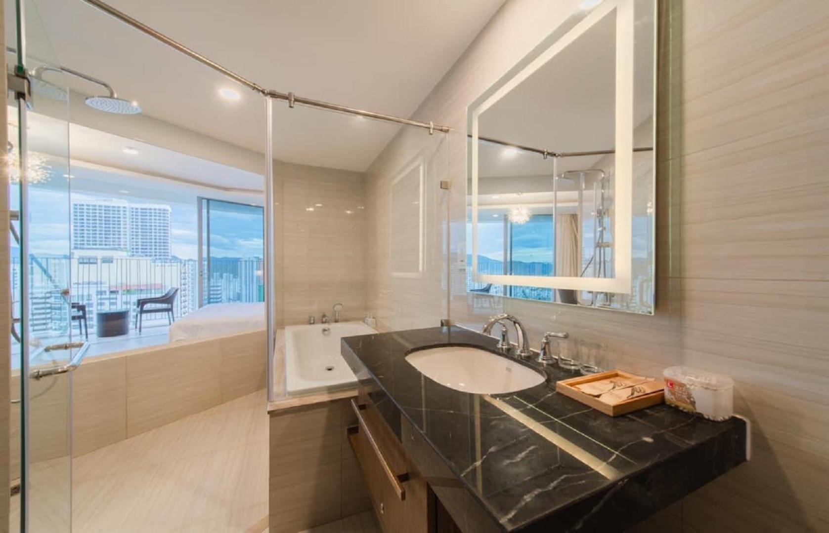 Homie Panorama Beachfront Residences Nha Trang Esterno foto